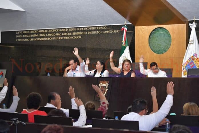 Aspecto de la sesión del Congreso del Estado.