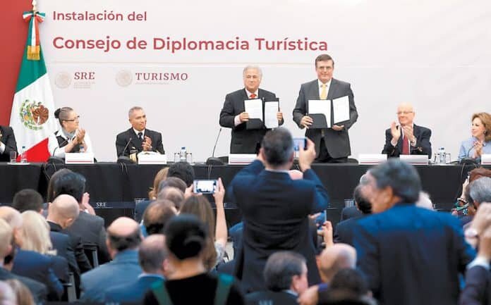 acto-presidido-miguel-torruco-titular_152_0_1016_632-min (1) Asesores. Miguel Alemán Magnani, Daniel Chávez Morán, Braulio Arsuaga y Pablo Azcárraga, entre los participantes.