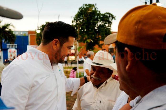 El secretario de Desarrollo Social (Sedesyh) Christian Castro Bello