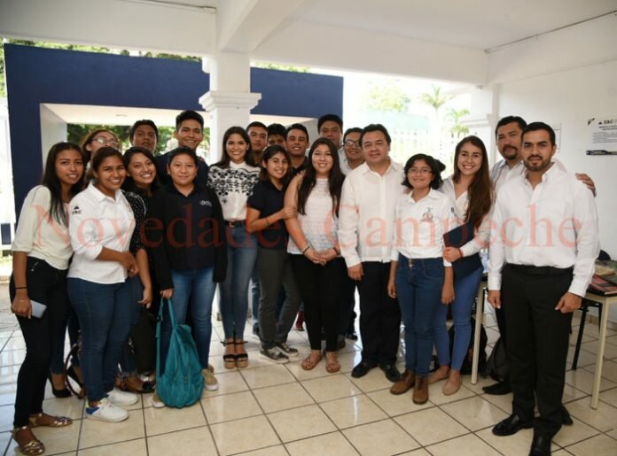 Román Ruiz Carrillo estuvo en las actividades por el aniversario XXXVI de la Facultad de Ciencias Sociales.