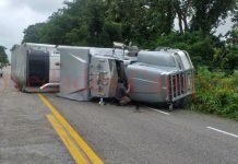 El conductor dejó el camión abandonado con todo y documentación.