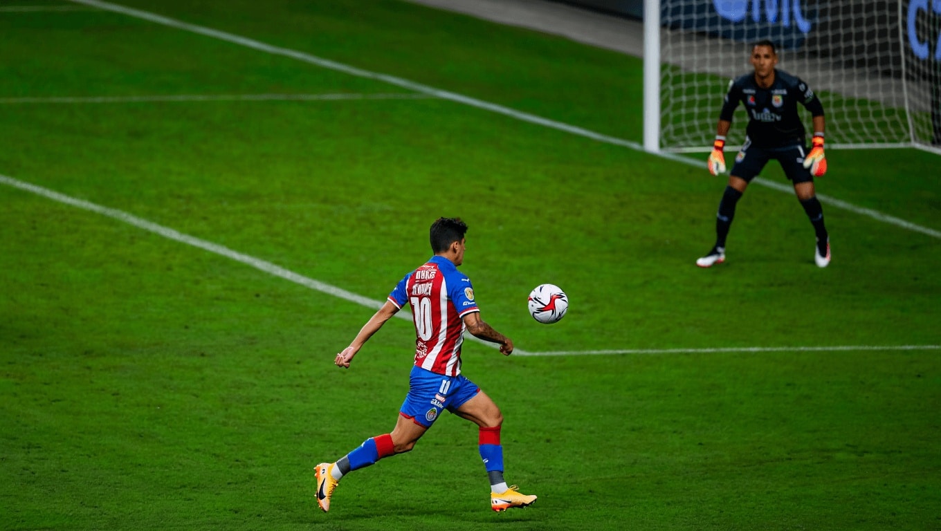 Los goles que le faltan a Armando 'La Hormiga' González en Chivas para alcanzar a Jaime Pajarito