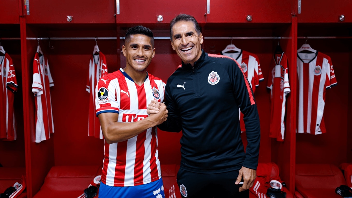 "Da felicidad ver cómo juega": Jair Pereira se rinde en elogios con las Chivas de Gabriel Milito
