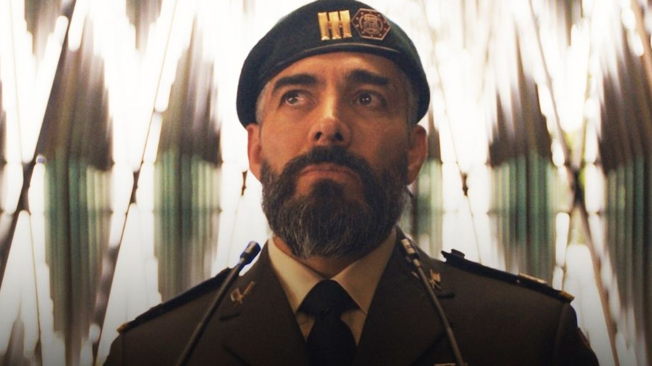 "Comer bien y hacer pesas": Omar Chaparro transformó su cuerpo para convertirse en un asesino élite en la película de acción exclusiva de Cinépolis