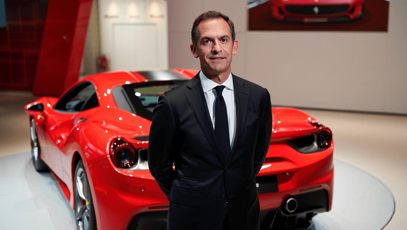 Confirmado por Ferrari: el verdadero motivo oculto por el que los fabricantes de coches han instalado pantallas táctiles