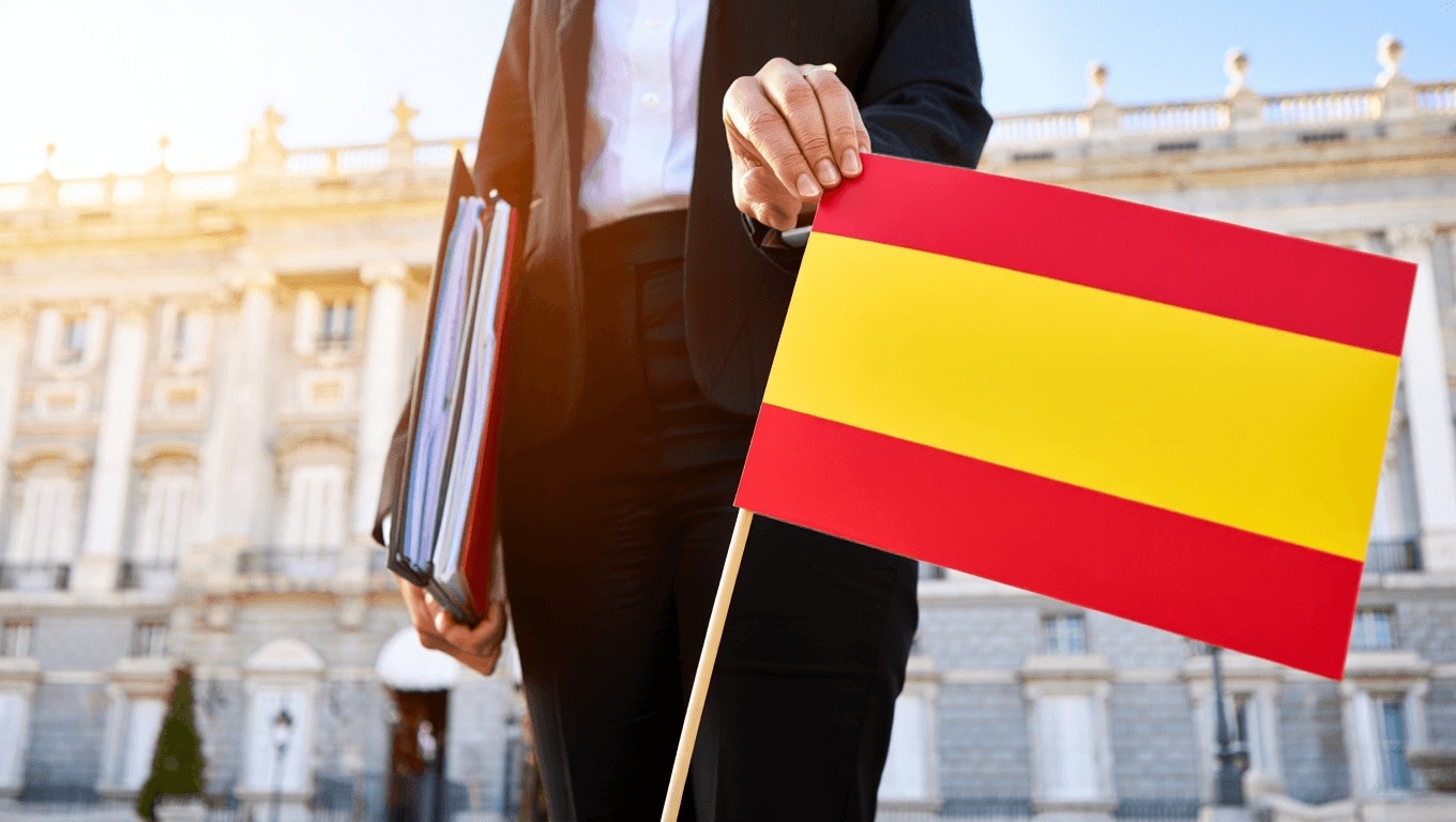 Fitch reafirma calificación de España en "A", destaca crecimiento superior al de la eurozona