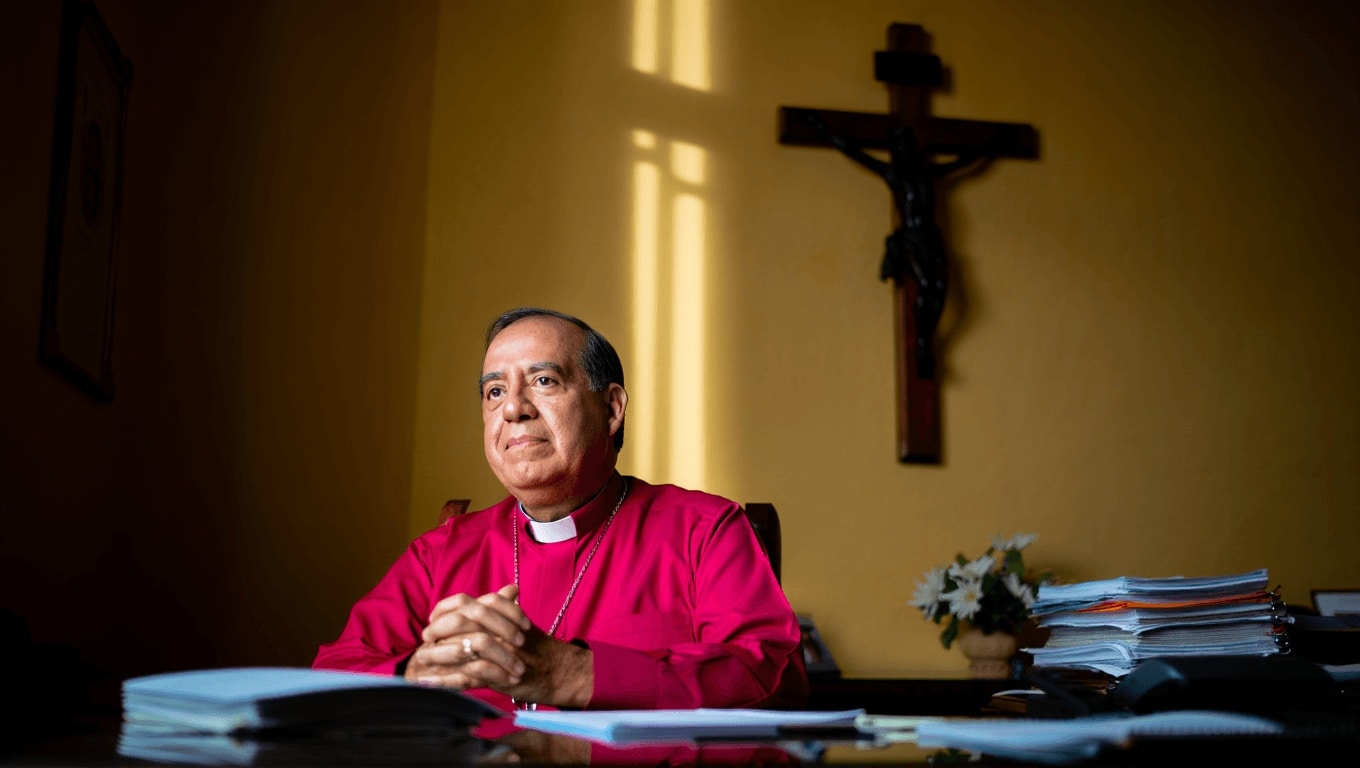 Cinemex estrena el caso de Sergio Méndez con ‘Obispo Rojo’: el nuevo documental mexicano que retrata la vida del controversial obispo revolucionario que desafió a la propia Iglesia