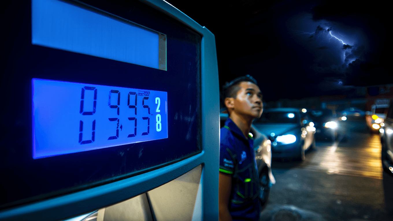 Gasolina en Estados Unidos ha subido 51% por guerra en Irán