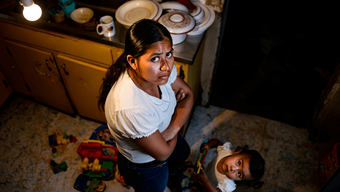 Trabajo del hogar y cuidados, principales actividades de las madres en México