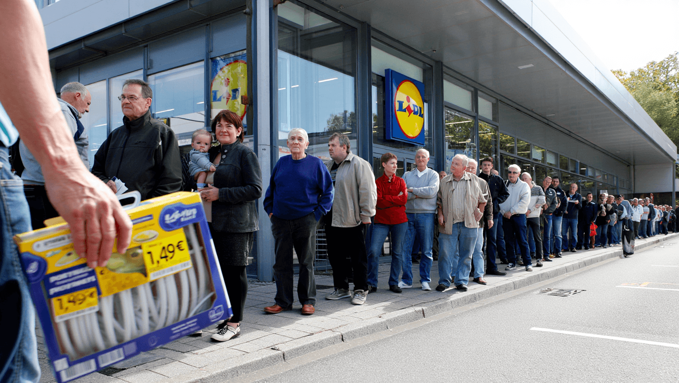 
            Se esperan colas kilométricas en Lidl para hacerse con su tira de luces LED más barata: está disponible por solo 1,49 euros
    