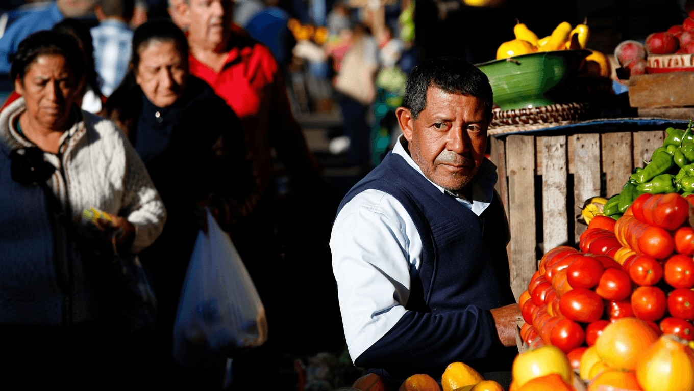 Inflación mensual en Argentina cae del umbral del 2% en junio