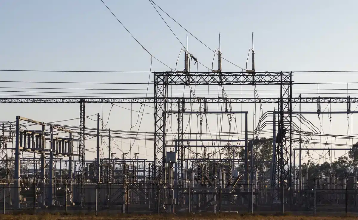 Red eléctrica e infraestructura de transmisión de energía
