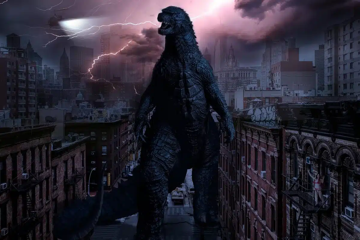 Criatura gigante causando destrucción en una metrópolis