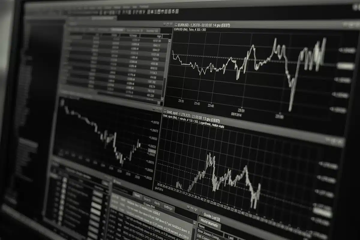 Gráfico de líneas mostrando tendencia a la baja de la inflación general