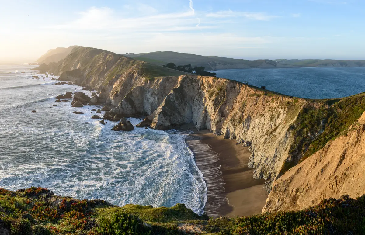 Este faro de California ofrece alojamiento gratis por cuidarlo: 313 escalones, frío y
