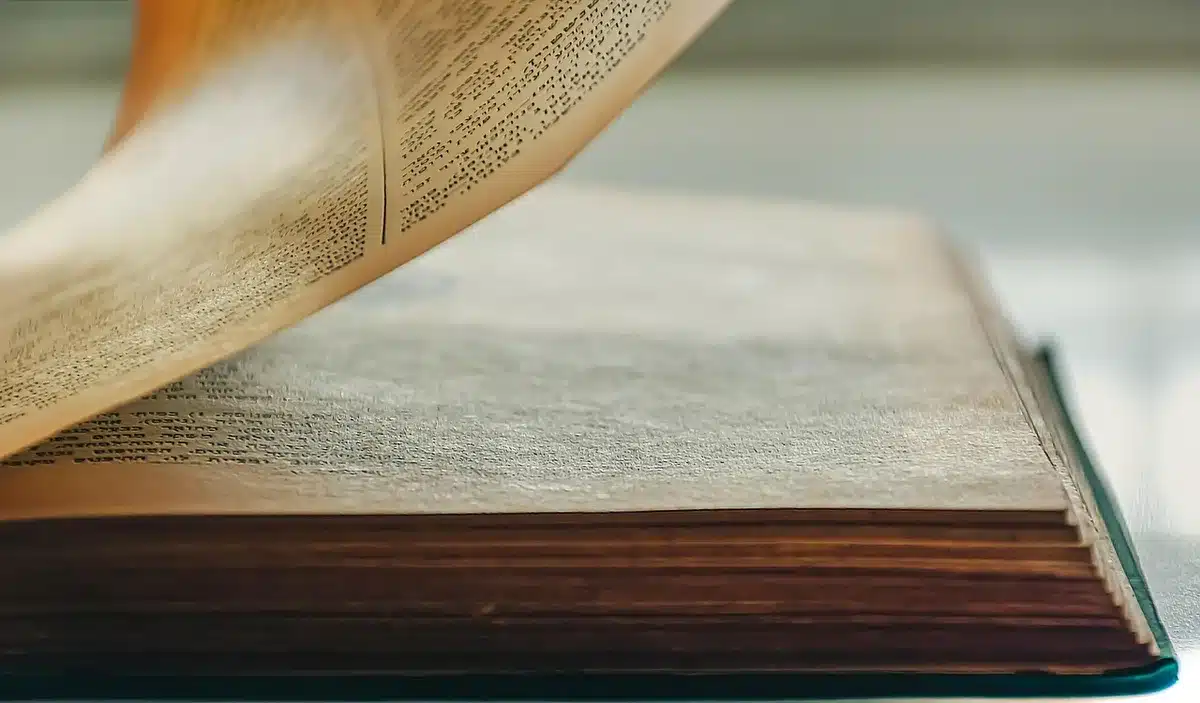 Documentos y tablas del presupuesto con cifras de gasto educativo
