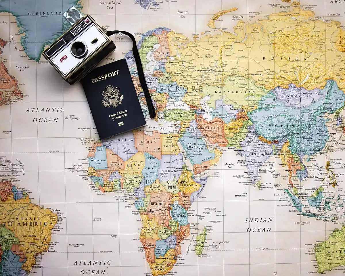 Mapa que resalta Brasil, Indonesia, Singapur y Tailandia donde empieza la verificación