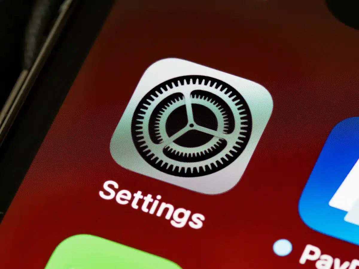 Empty smartphone home screen with tidy app folders and no new icons, neutral background