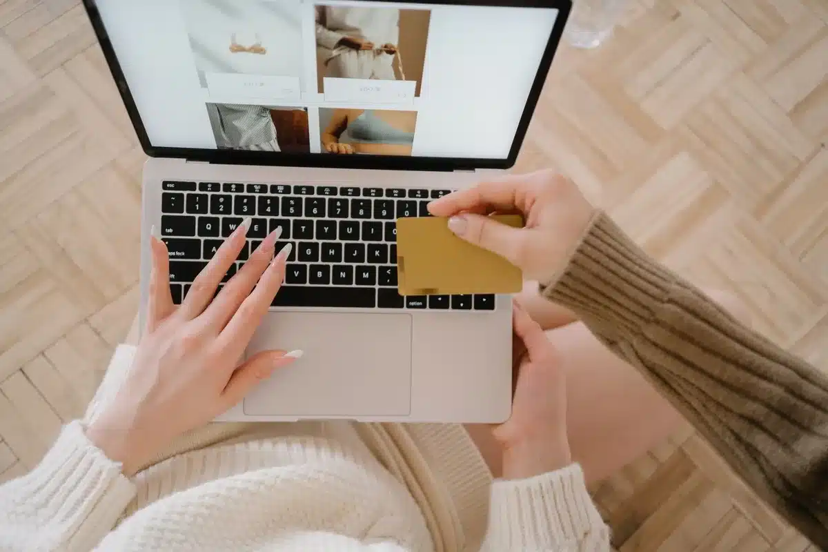 Scene of an empty online shopping cart on a laptop screen with festive sale banners reflected on the screen; no logos or identifiable brands