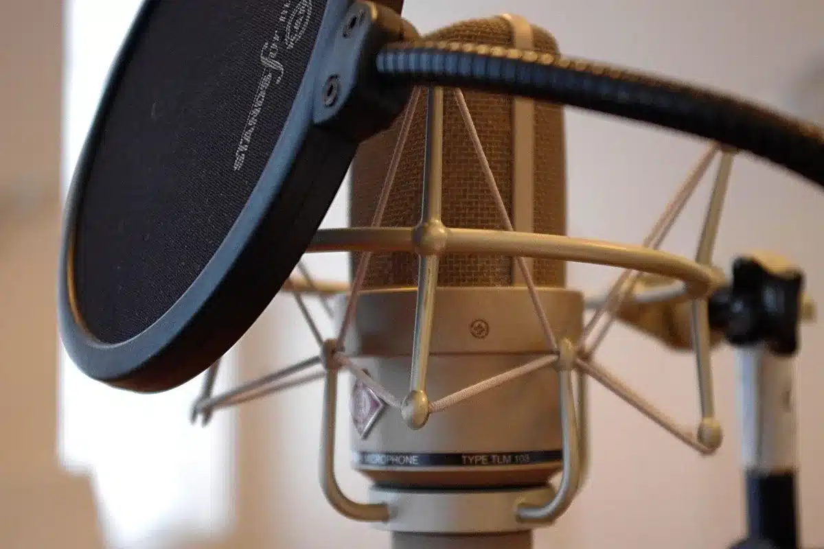 empty podcast studio with a single microphone on a stand, soft backlight, no logos or text