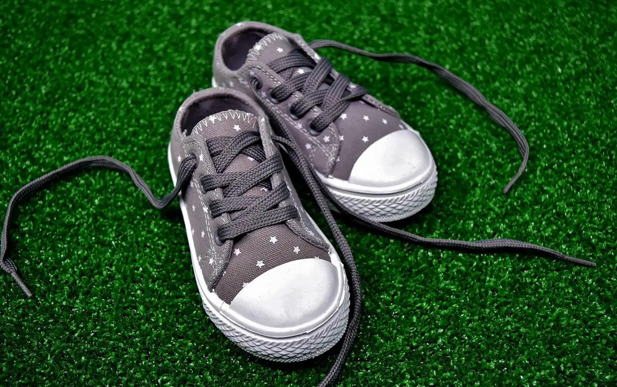 Close-up of an unbranded sneaker toe box showing visible space for toes, no logos, neutral background